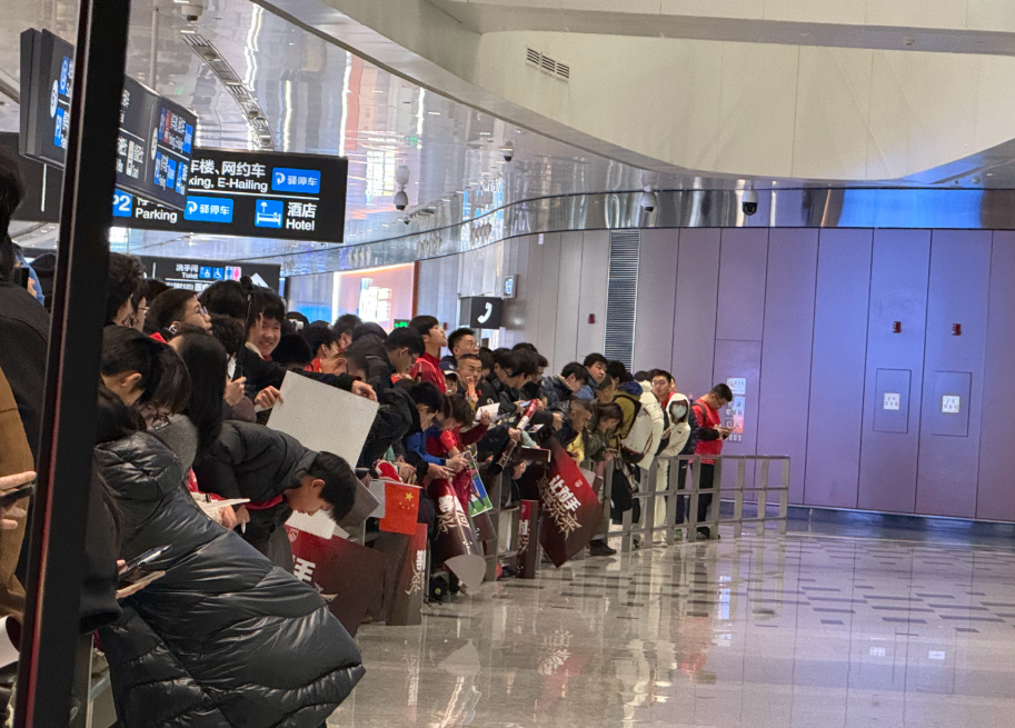 开云娱乐-李昊：看到球迷接机很激动！没什么虽败犹荣，决赛输了就是输了