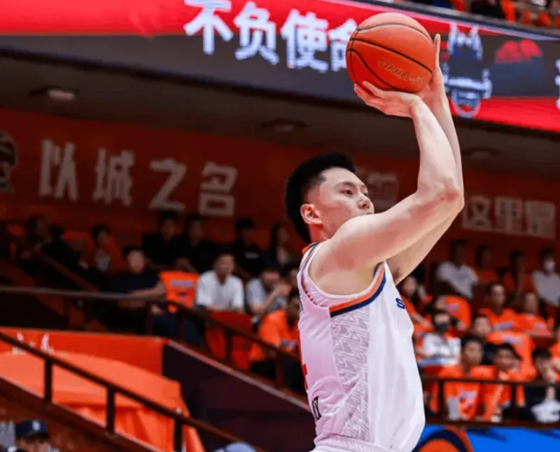 开云体育-李弘权出战28分钟，投篮5中2得到5分4篮板3助攻2抢断2盖帽